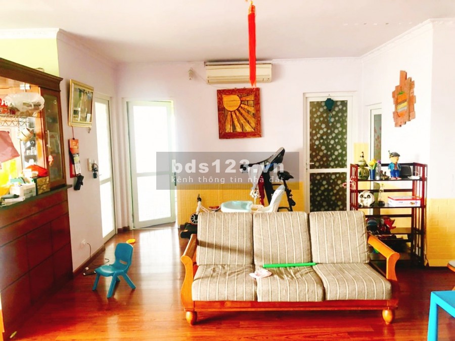 Bán gấp căn hộ dự án Thủy Lợi Tower Hà Đông 140m2 3Pn giá 2,1 tỷ. Lh: 0374393926