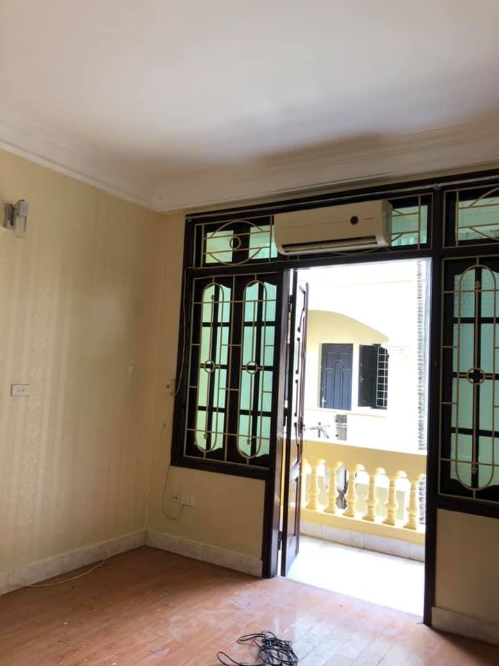 Bán Nhà Vương Thừa Vũ 40m2, Ô Tô Đỗ Cừa, Gần Phố, MT 4m, Thoáng Trước Sau 5.8 Tỷ