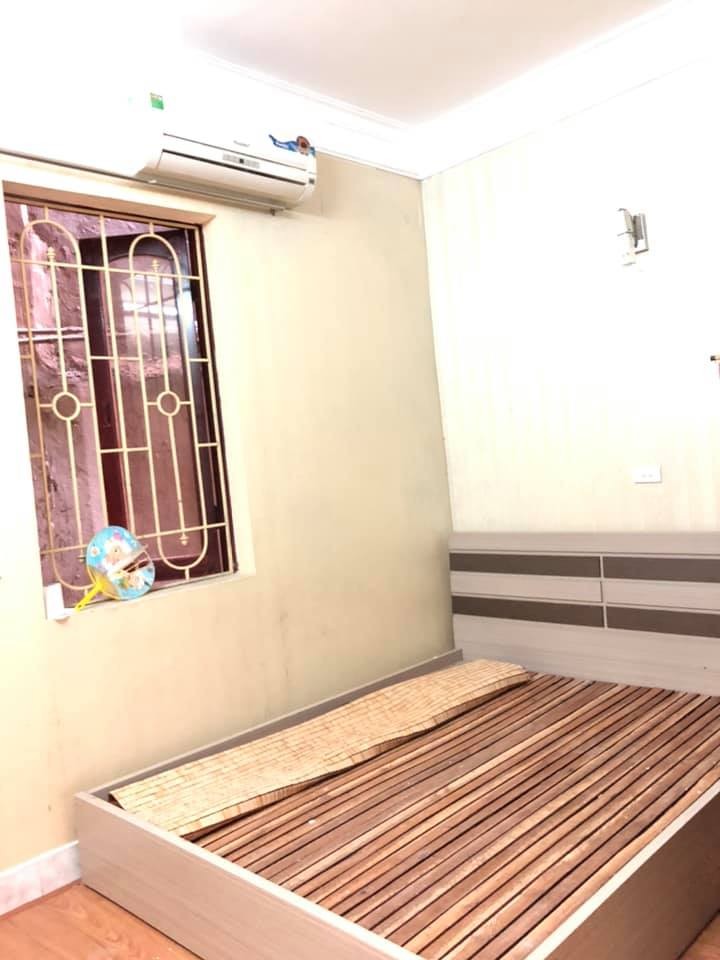 Bán Nhà Vương Thừa Vũ 40m2, Ô Tô Đỗ Cừa, Gần Phố, MT 4m, Thoáng Trước Sau 5.8 Tỷ