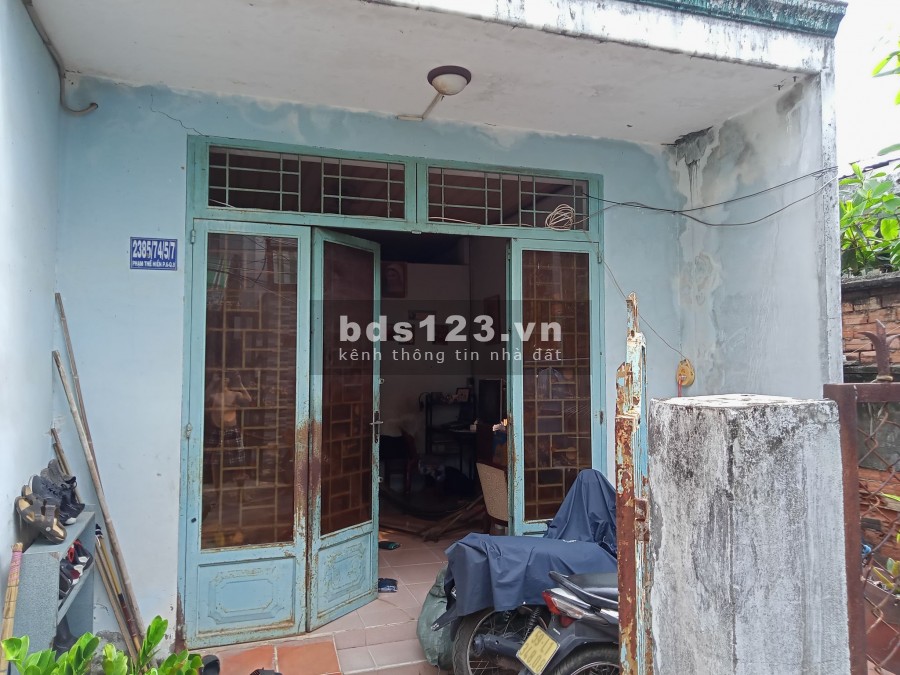 Cần bán 1 căn nhà cấp 4 hẻm cụt cách đường lớn Tạ Quang Bửu 20m