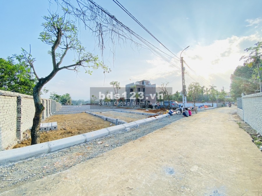 Bán mảnh đất tại xã Đồng Trúc có đường nhựa trước nhà rộng 5 m. Ngay đường liên xã 419 đi vào 300m