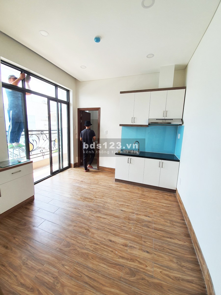 Căn hộ mini có ban công mới xây nội thất cơ bản sàn gỗ gần Lotte quận 7