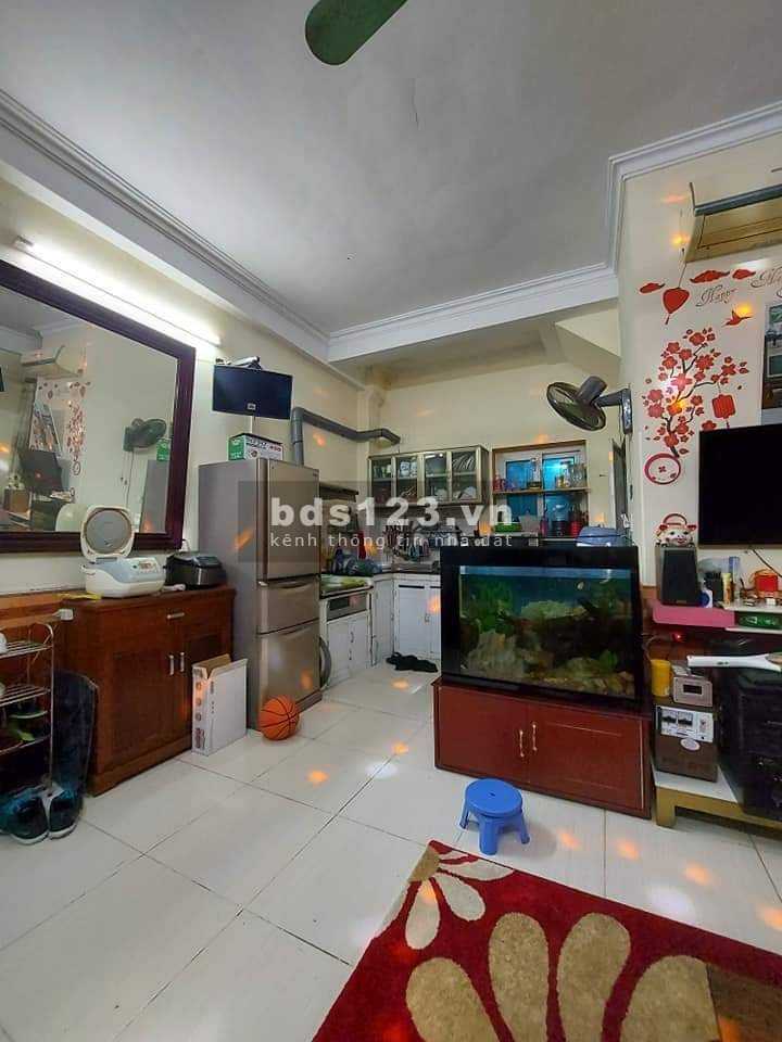 BÁN NHÀ BỒ ĐỀ LONG BIÊN TẶNG NỘI THẤT Ô TÔ ĐỖ CỔNG DIỆN TÍCH 44m2