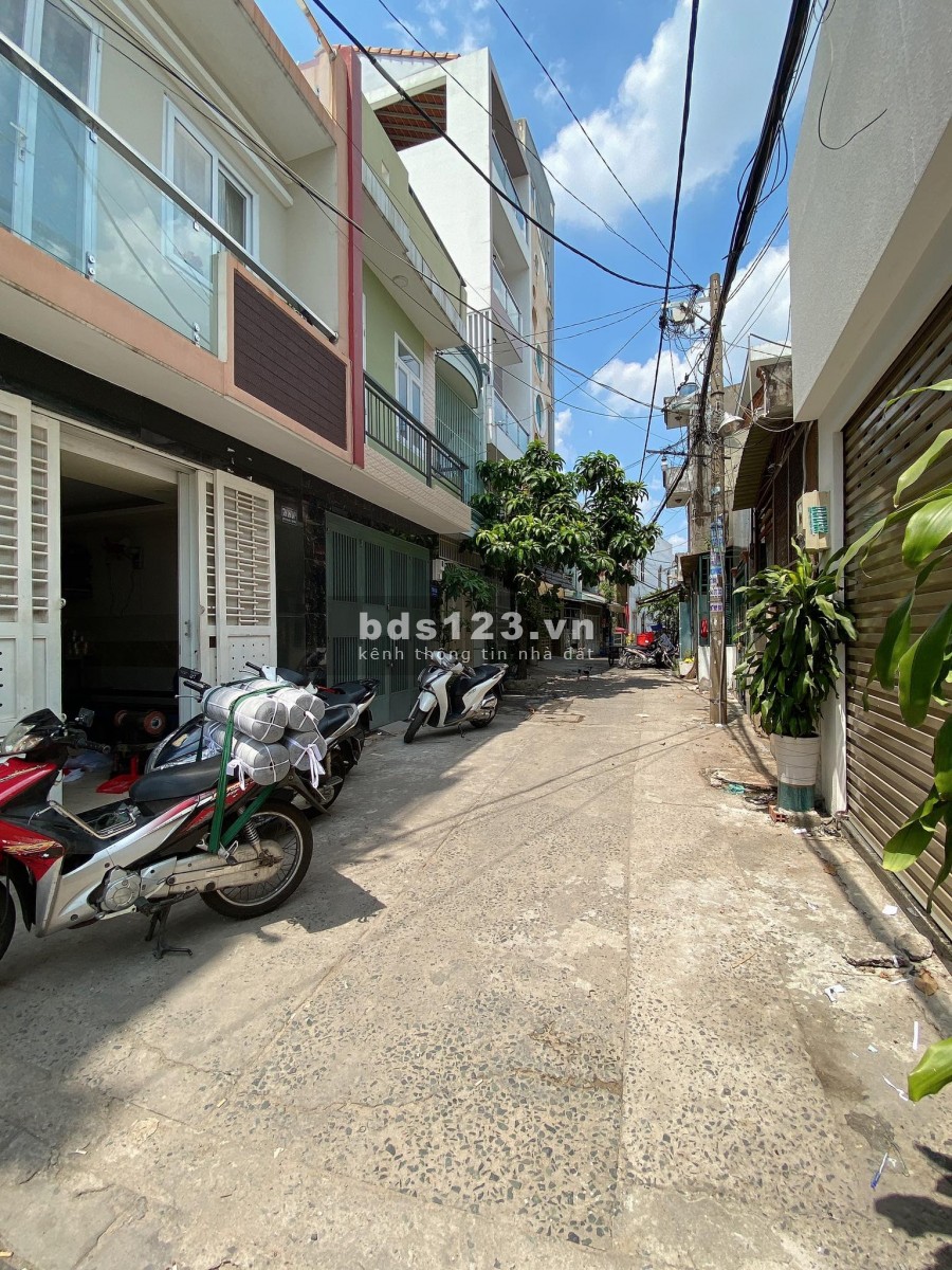 Chính chủ cần bán gấp nhà Hẻm 38 Nguyễn Sơn, Tân Phú, 48m2, 2 lầu, HXH đổ cửa.