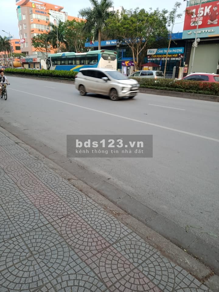 Cửa hàng mặt phố, ĐƯỜNG LỚN đẹp nhất phố Nguyễn Văn Cừ, trung tâm Quận LONG BIÊN đang cho thuê 40tr/tháng