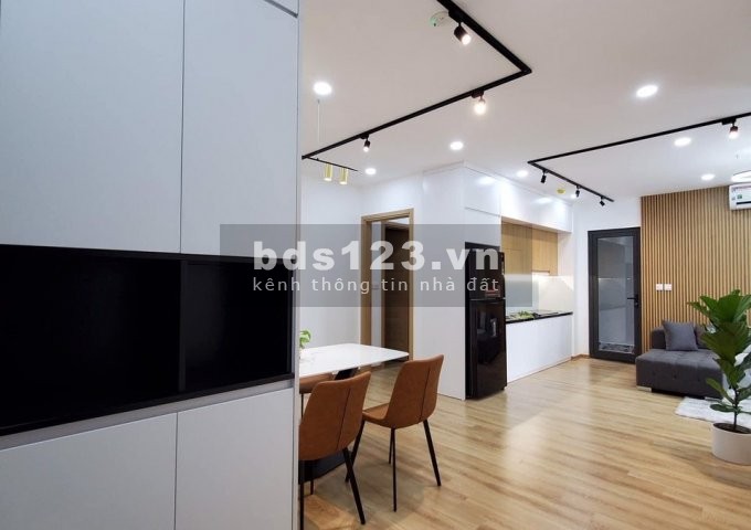 Cho thuê gấp căn hộ ở tòa Eurowindow 27 Trần Duy Hưng, 2PN đủ đồ, 17tr/tháng LH 0327582785