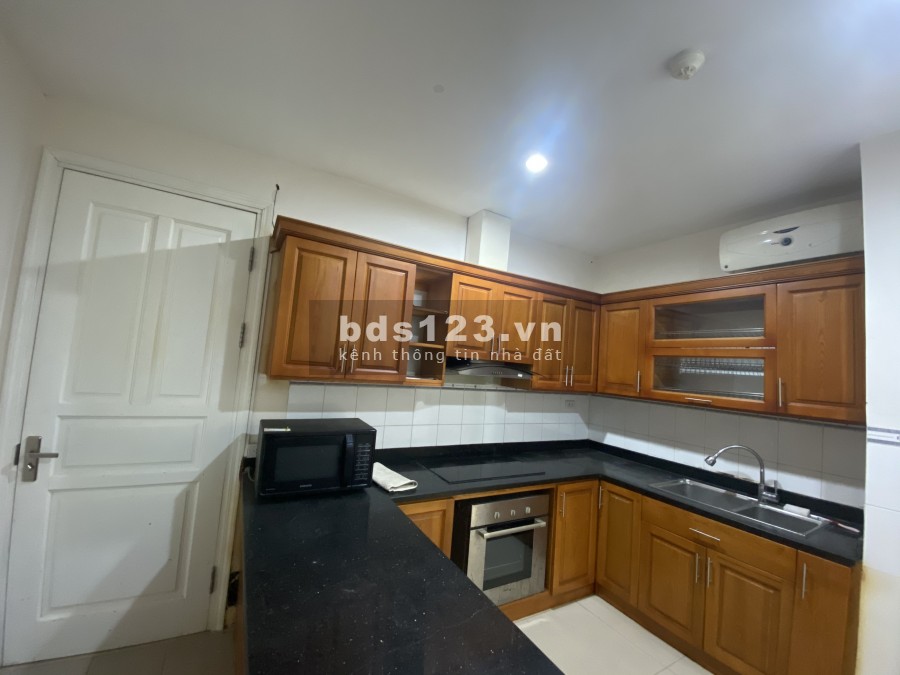 Bán căn hộ cao cấp ciputra, diện tích 145m2, 3 PN , dủ đồ đẹp , hướng Tây Nam - Giá chỉ 5.8 tỷ