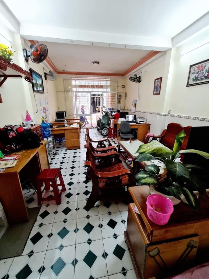 BÁN NHÀ QUẬN 11. 44m2 3 Tầng GIÁ 8,3 TỶ Lạc Long Quân . CẦN BÁN GẤP