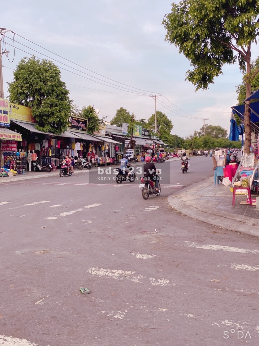 Tôi chính chủ cần bán nhanh lô đất độc quyền 300m2, sát chợ, đường thông khu công nghiệp