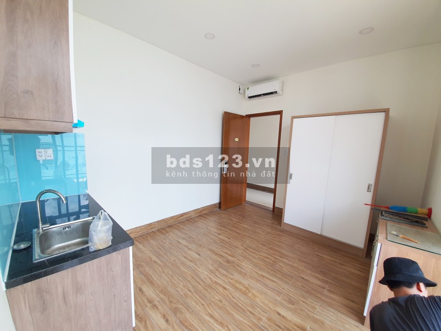 Căn hộ mini có ban công mới xây nội thất cơ bản sàn gỗ gần Lotte quận 7
