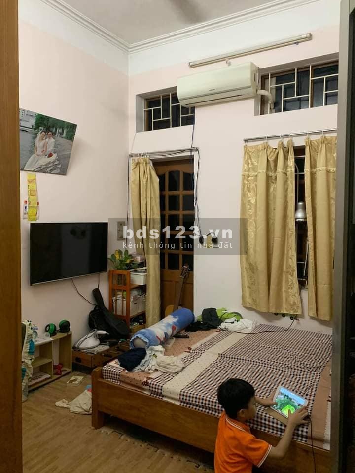 BÁN CỰC GẤP NHÀ NGÕ 279 ĐỘI CẤN, 39m2, 3 tầng GIÁ CHÀO 2,6 tỷ