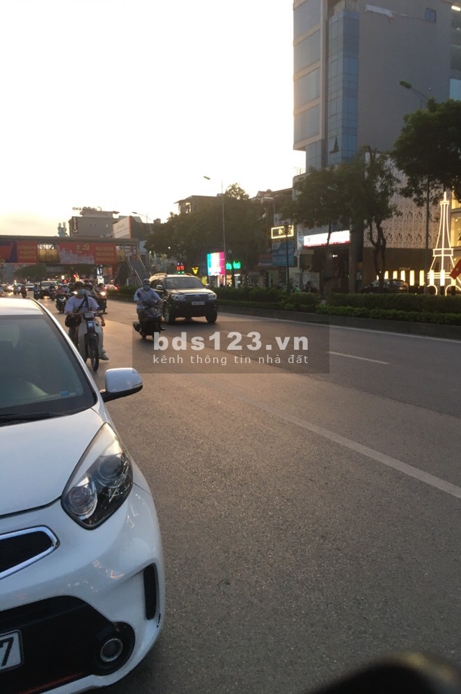 Cửa hàng mặt phố, ĐƯỜNG LỚN đẹp nhất phố Nguyễn Văn Cừ, trung tâm Quận LONG BIÊN đang cho thuê 40tr/tháng