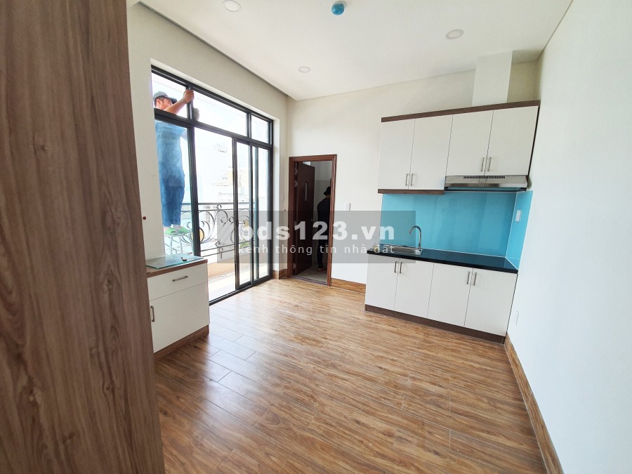 Căn hộ mini có ban công mới xây nội thất cơ bản sàn gỗ gần Lotte quận 7