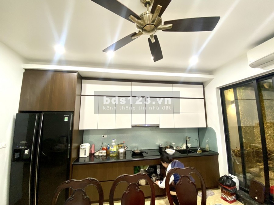 Nhà hiếm, Phố Nguyễn Sơn, ngõ rộng, ô tô đỗ cửa, 50m2, 4.8tỷ