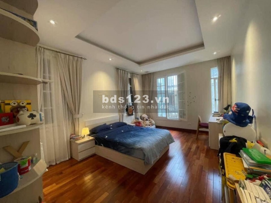 Nhà hiếm, Phố Nguyễn Sơn, ngõ rộng, ô tô đỗ cửa, 50m2, 4.8tỷ