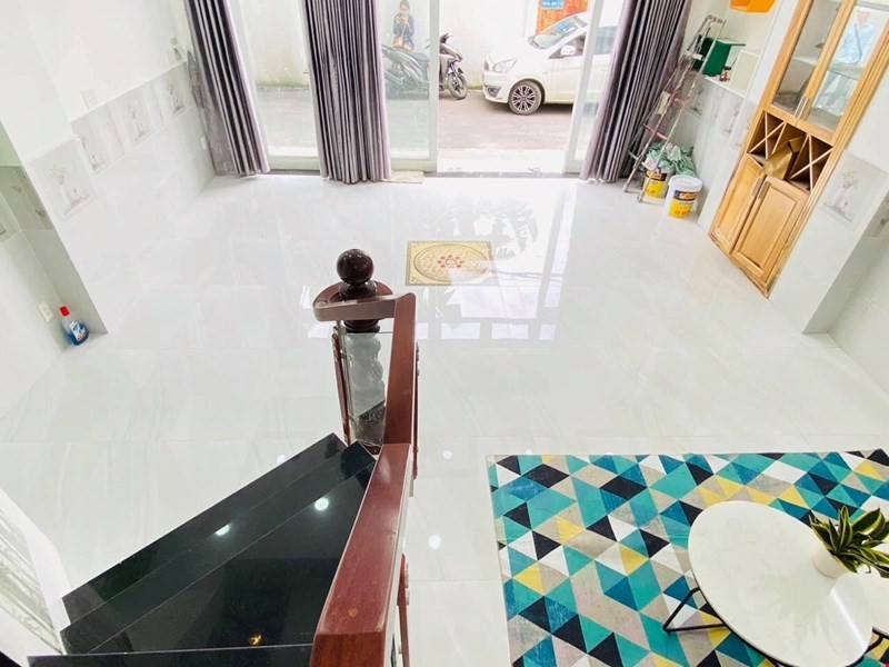 Bán nhà gần Khu Công Nghệ Cao, 20m2 chỉ 1 tỷ 800 giá rẻ bất ngờ