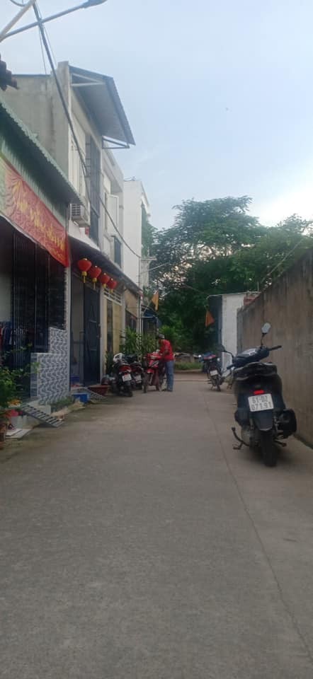 Nhà 60m2 MT đường Nguyễn Bỉnh Khiêm, ngay chợ Đông Hòa, Dĩ An, Bình Dương