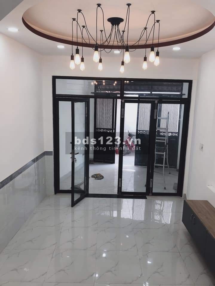 Cách HXH 8m, Phan Văn Trị, 51m2, chỉ 4 tỷ 950 triệu.