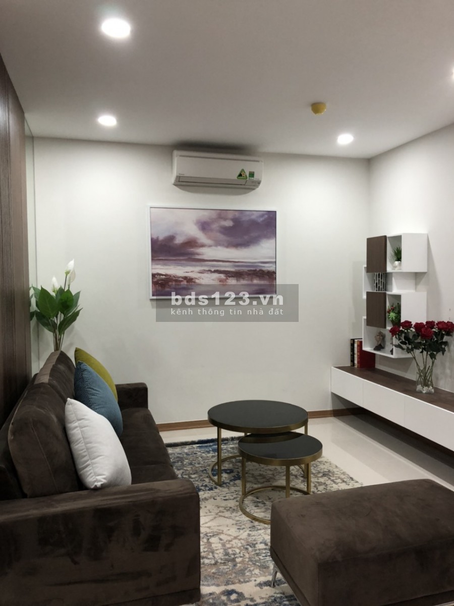 Rose Town ngày nắng đẹp, toà DV02 cư dân đã về ở. Toà DV03 đã cất nóc và đang hoàn thiện đường điện nước