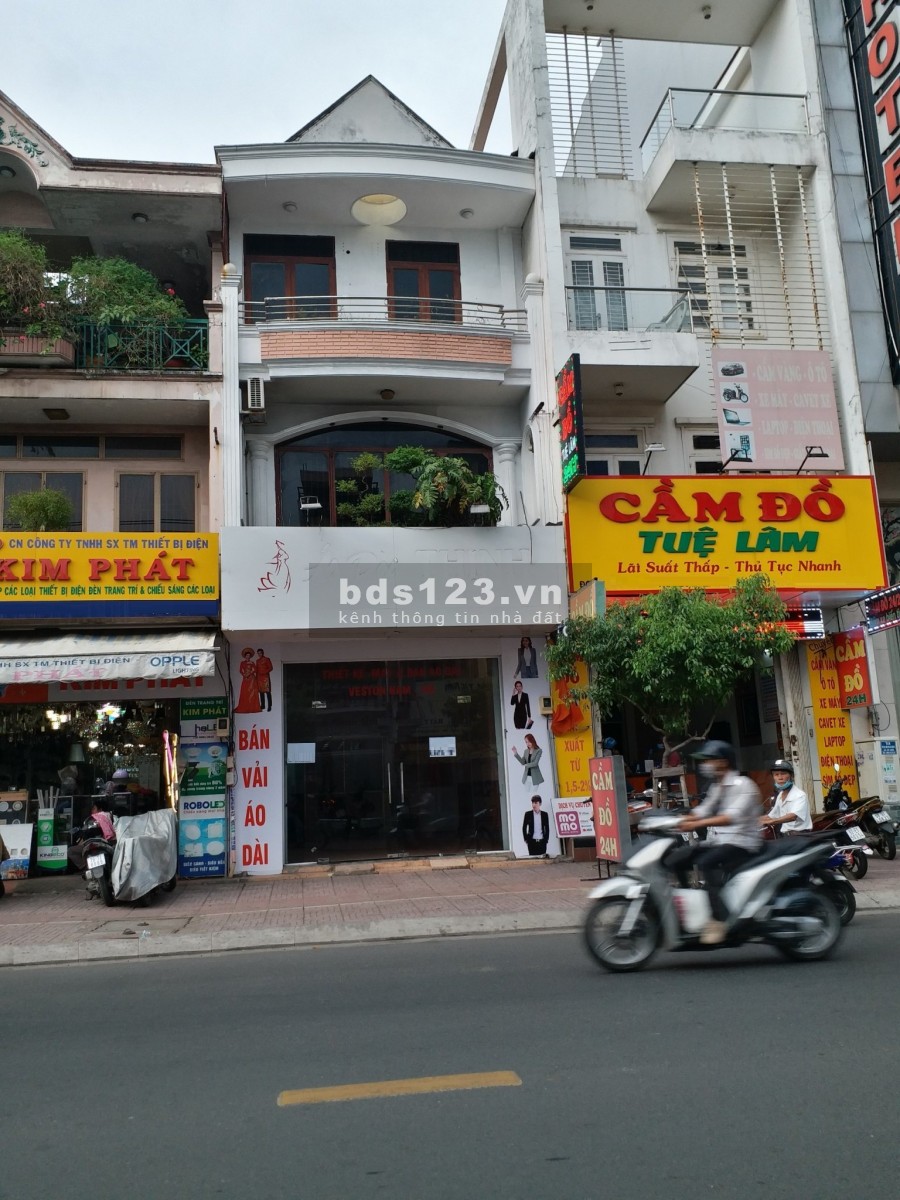 Nhà MT đẹp ngang 4m Trương Công Định, khu Bàu Cát
