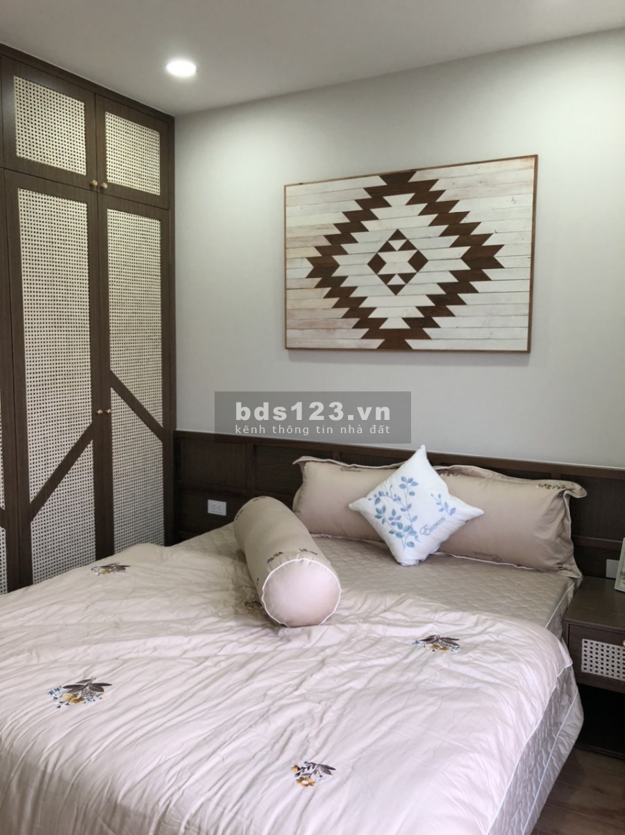 Rose Town ngày nắng đẹp, toà DV02 cư dân đã về ở. Toà DV03 đã cất nóc và đang hoàn thiện đường điện nước
