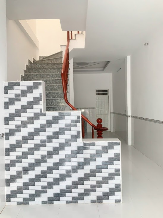 Nhà 1 trệt 1 lầu Bửu Hòa, gần chợ Đồn, UB phường Bửu hòa.SHR, đường 2 xe hơi tránh nhau