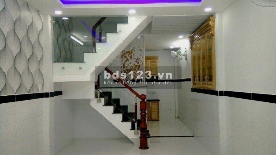 Nhà vị trí đẹp hẻm thông 5m điện nước