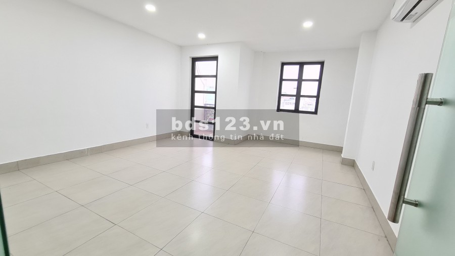 Cho thuê văn phòng Cityland Park Hills 30m2 đặt được bảng hiệu