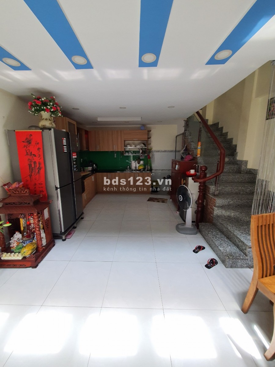 Nhỉnh 5tỷ có Nhà HXH 4.5x9x5Tầng cực đẹp, ở ngay Lạc Long Quân, p.9, Tân Bình. Bán gấp.