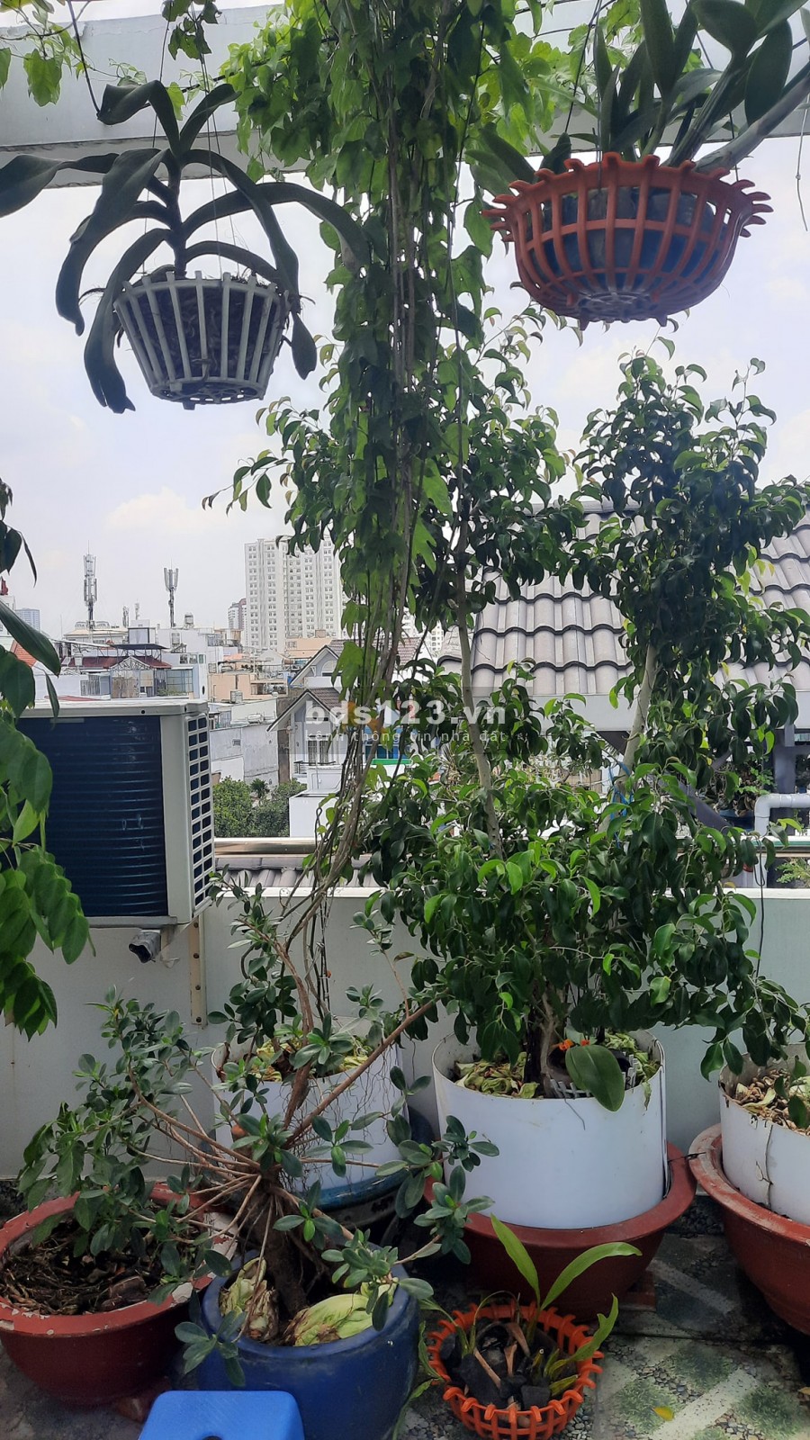 Nhỉnh 5tỷ có Nhà HXH 4.5x9x5Tầng cực đẹp, ở ngay Lạc Long Quân, p.9, Tân Bình. Bán gấp.