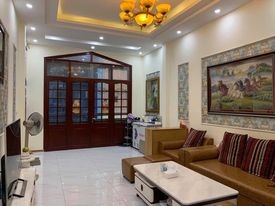 Người Quen Gửi Bán Nhà Núi Trúc Ba Đình 5 Tầng Phân Lô, Sổ Nở Hậu.