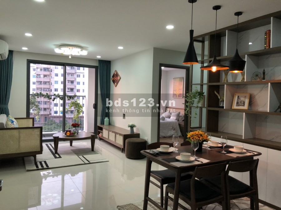 Rose Town ngày nắng đẹp, toà DV02 cư dân đã về ở. Toà DV03 đã cất nóc và đang hoàn thiện đường điện nước