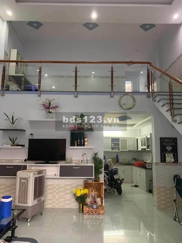 Nhà 60m2 MT đường Nguyễn Bỉnh Khiêm, ngay chợ Đông Hòa, Dĩ An, Bình Dương