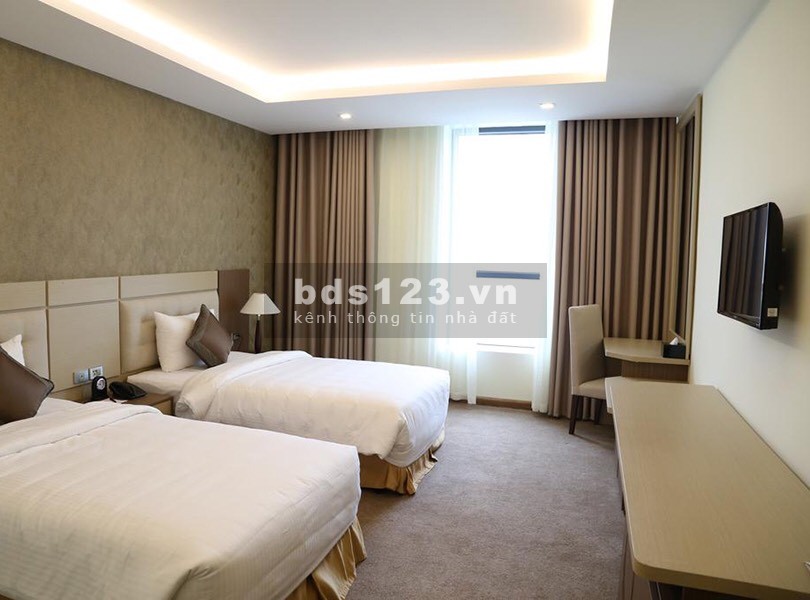 Bán gấp khách sạn 24 phòng đường Phan Chu Trinh, Cách biển chỉ 200m