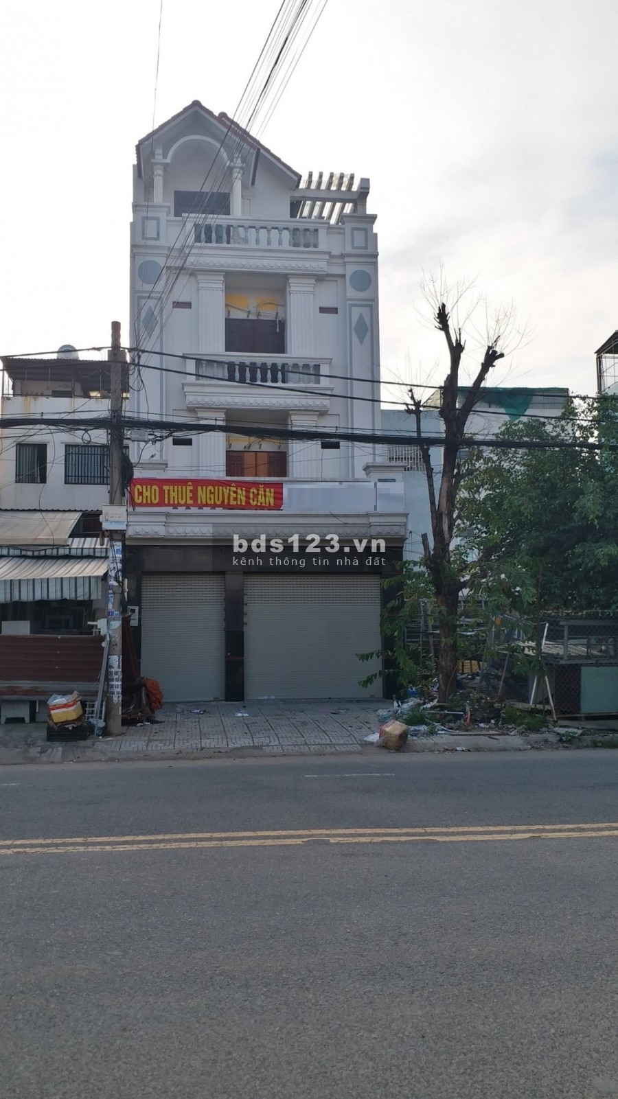 Mặt Tiền Đường Nguyễn Duy Trinh Có vỉa hè rộng