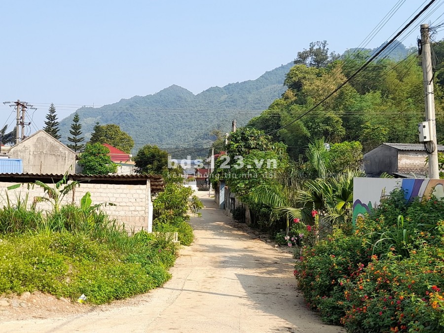 Đất Du Lịch, nằm trung tâm của TT Mộc Châu, view cực đẹp, full mọi mục đích kinh doanh và sử dụng