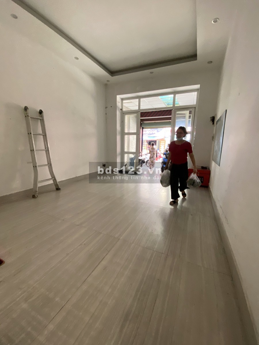 MT Vũ Huy Tấn, 4x18 Trệt 3 lầu, 5P 5wc, nhà mới full nội thất máy lạnh