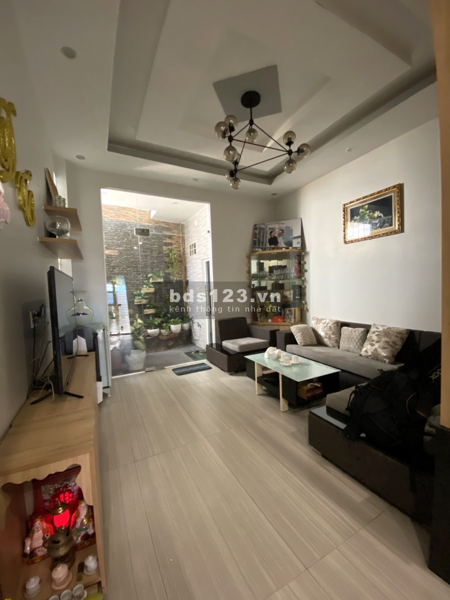 MT Vũ Huy Tấn, 4x18 Trệt 3 lầu, 5P 5wc, nhà mới full nội thất máy lạnh