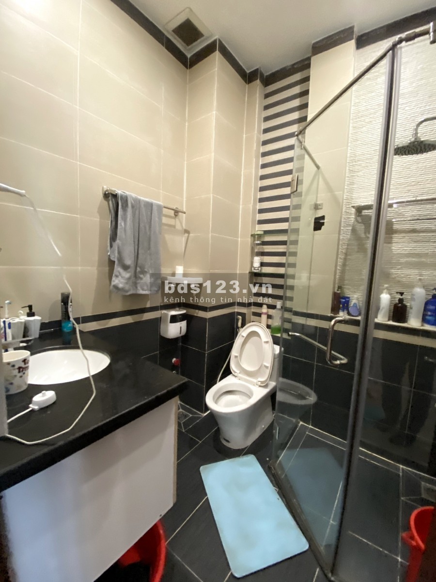 MT Vũ Huy Tấn, 4x18 Trệt 3 lầu, 5P 5wc, nhà mới full nội thất máy lạnh