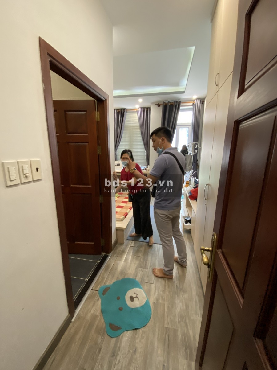 MT Vũ Huy Tấn, 4x18 Trệt 3 lầu, 5P 5wc, nhà mới full nội thất máy lạnh