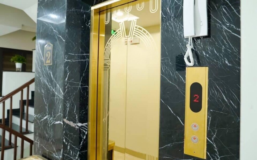 Bán Nhà Mặt Phố Nguyễn Ngọc Nại 5 Tầng Thang Máy Vỉa Hè 20m. DT 82m. 20.5 Tỷ