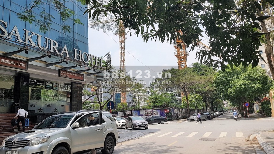 Bán tòa nhà phố phường Dịch Vọng Hậu. Vỉa hè 5m, ô tô, KD. 220m2 8T thang máy, MT11m, 55 tỷ