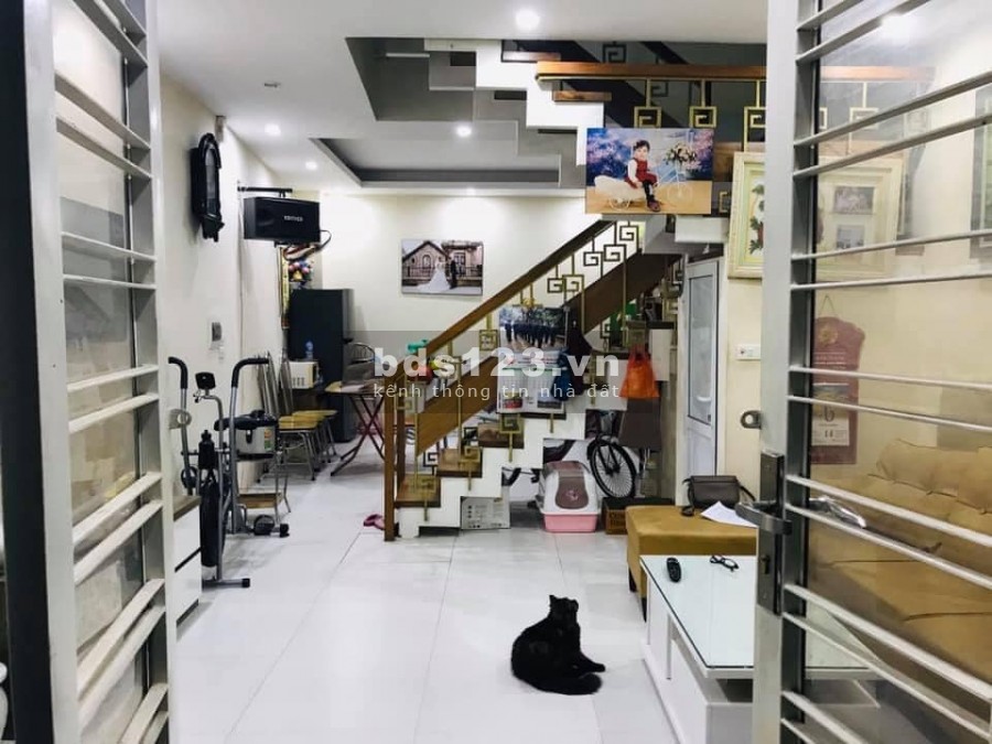 Nhà đẹp diện tích rộng phố Trương Định 42m2*3 2.7 tỷ tặng full nội thất