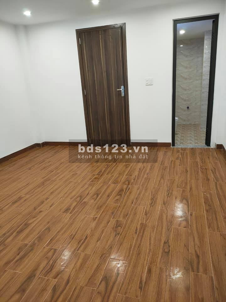 NHÀ XÂY MỚI NGÕ RỘNG THOÁNG BA GÁC VÀO TẬN NHÀ NGÕ THÔNG NHỈNH 2 Tỷ