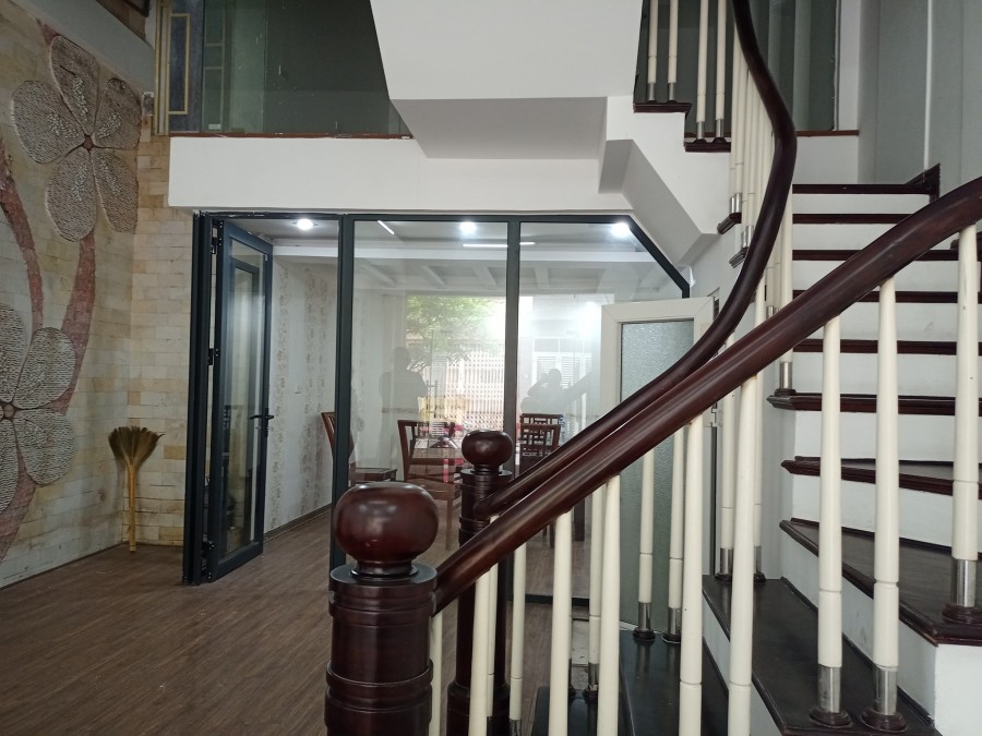 Bán gấp phố Nguyễn Văn Huyên, Cầu Giấy, ôtô, kinh doanh, vỉa hè, 70 m2 chỉ 13 tỷ