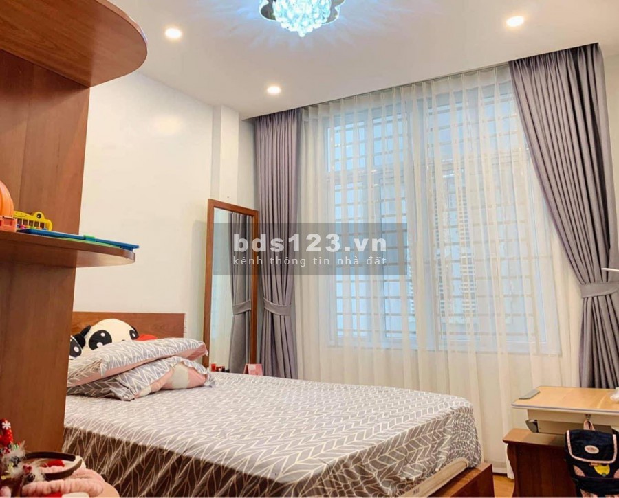 Nhà trung tâm quận Đống Đa, ô tô vào tận cửa, DT 40m2, 5 tầng mặt tiền 6.8m giá 5.9 tỷ