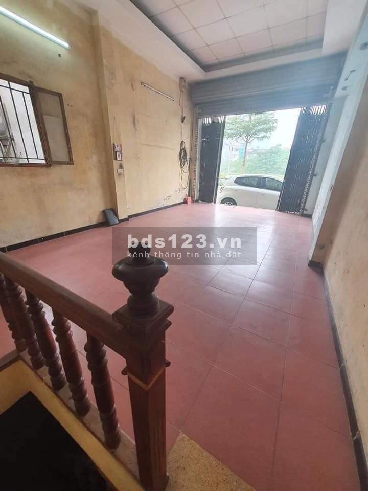 Mặt đường Bưởi Kinh Doanh tốt ngay gần nút giao Kim Mã Cầu Giấy. Chỉ 5.5 tỷ