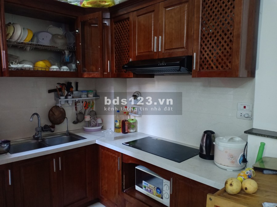 Nhà 5 tầng cực đẹp cách mặt phố Yên Hoà, dt 50m2 giá 4 tỷ, chủ nhà để lại toàn bộ nội thất