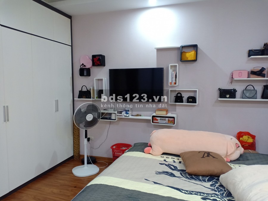 Nhà 5 tầng cực đẹp cách mặt phố Yên Hoà, dt 50m2 giá 4 tỷ, chủ nhà để lại toàn bộ nội thất
