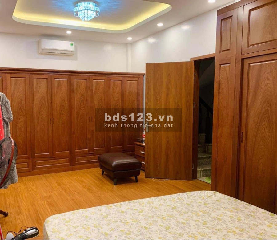 Nhà trung tâm quận Đống Đa, ô tô vào tận cửa, DT 40m2, 5 tầng mặt tiền 6.8m giá 5.9 tỷ